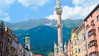 Vista de la Ciudad a las Montanias en Innsbruck Vista de la Ciudad a las Montanias en Innsbruck