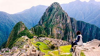 Vista a las Ruinas en Machu Picchu Vista a las Ruinas en Machu Picchu